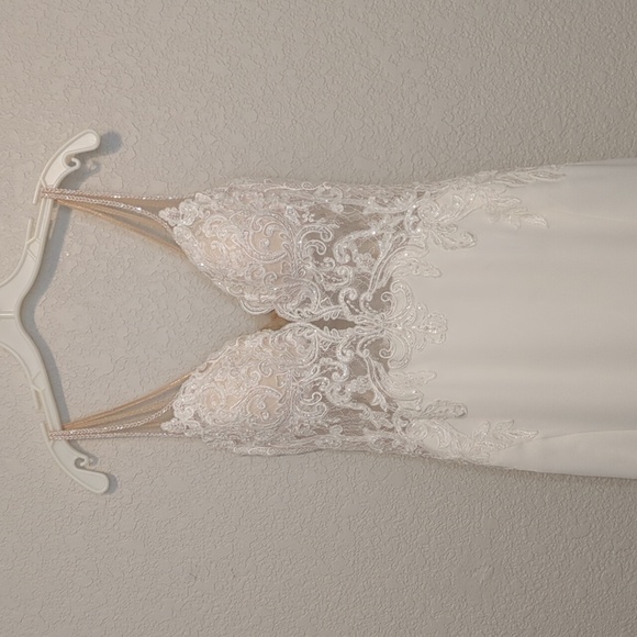 Essence of Australia D2457 white lace beaded sheer sleeveless wedding dress - Picture 13 of 15